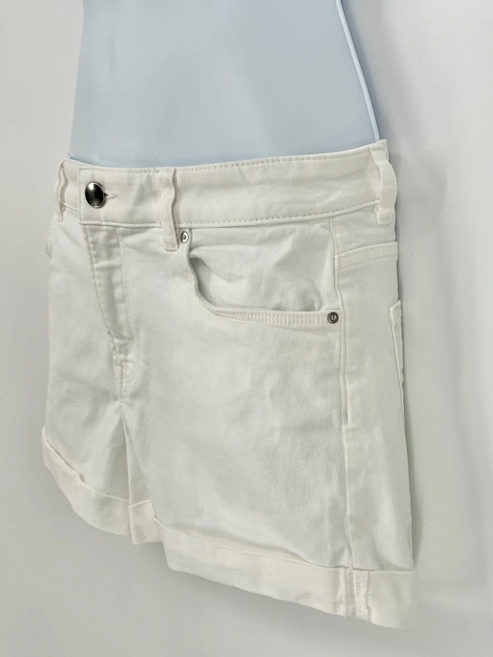 H&M White Denim Cuffed Hem Jean Shorts Size 4